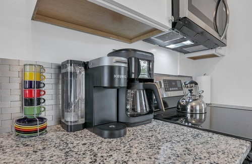 Livingston Park House | Renovated gem walking distance to Hospitals and Downtown
