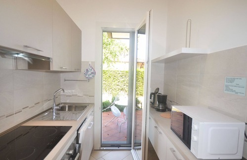 Lido delle Nazioni House | Renovated ground-floor villa with garden on 3 sides in rich green area
