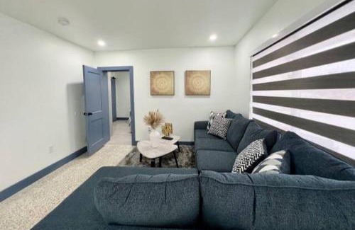 Ludlam Apartment | Renovated Grand Villa Paradise Amazing pool, BBQ & Ping Pong