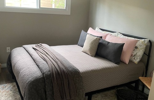 Cochrane House | Renovated Half-duplex w/private space, right in town, 1hr to the Rocky Mountains