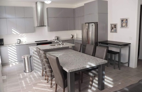 York Regional Municipality House | Renovated Home with Tall Ceilings in Prime Location