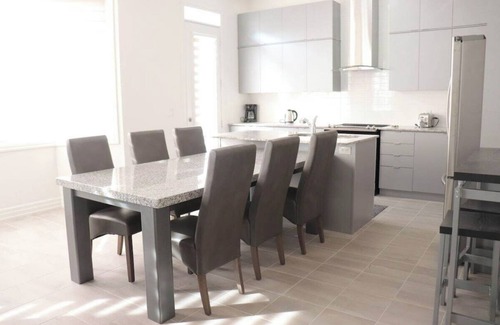 York Regional Municipality House | Renovated Home with Tall Ceilings in Prime Location