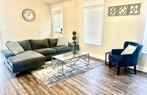 St. Robert House | Renovated home 10 min from FLW!, Renovated home 10 min from FLW!