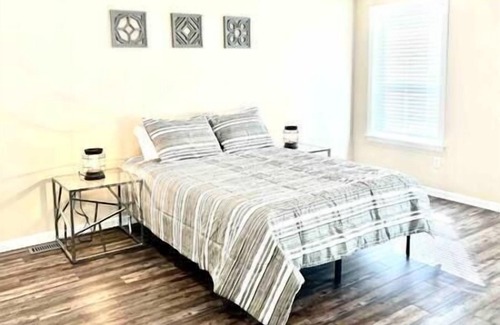 St. Robert House | Renovated home 10 min from FLW!, Renovated home 10 min from FLW!