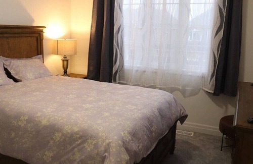 York Regional Municipality House | Renovated Home with Tall Ceilings in Prime Location