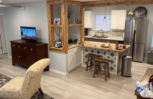 Shearer Hills - Ridgeview House | Renovated home in the heart of San Antonio - 5 mins to the airport!