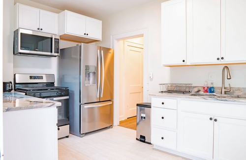 West Columbus House | Renovated Home – Mins away from OSU/CREW/CBJ/Clippers/Greater CBUS/COSI