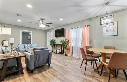 Mobile House | Renovated Home Perfect for Family