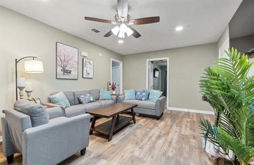 Mobile House | Renovated Home Perfect for Family