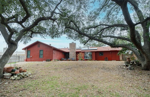 Universal City House | Renovated Home With Backyard Oasis!
