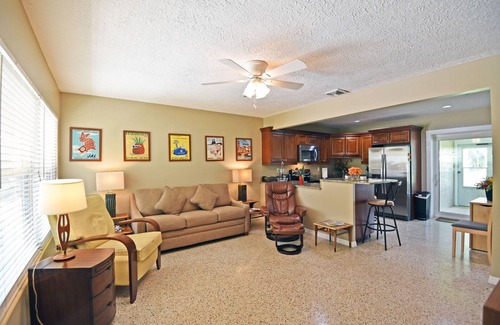 Sarasota Villa | Renovated home walk to Siesta Key Beach, shopping, and restaurants