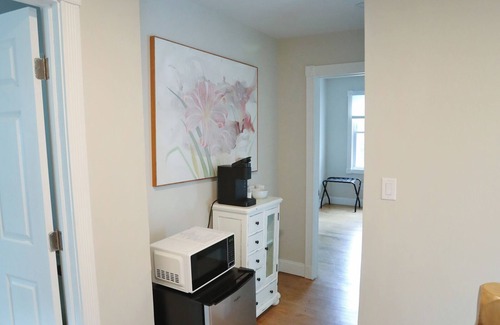Saugerties House | Renovated home with spa access Steps from Cantine Field/HITS