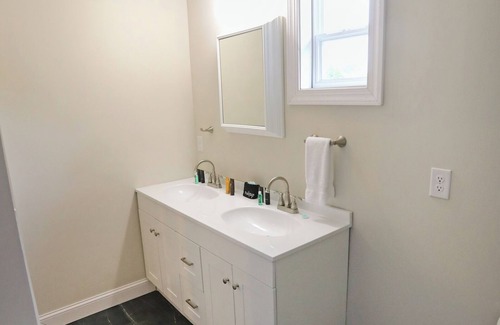 Saugerties House | Renovated home with spa access Steps from Cantine Field/HITS