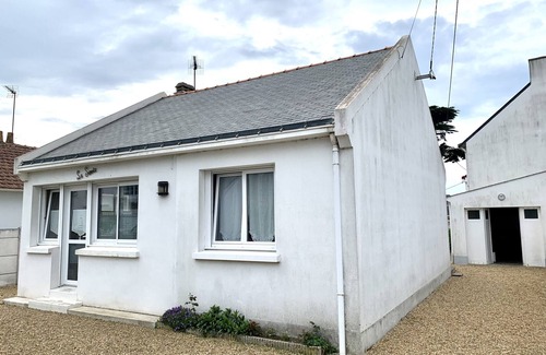 Le Croisic House | Renovated house near Port Lin beach - Sleeps 5 - Enclosed garden
