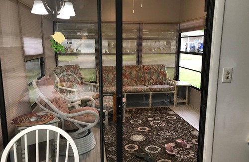 Silver Lake House | Renovated house one block from pool with hot tub 60 miles from Disney world