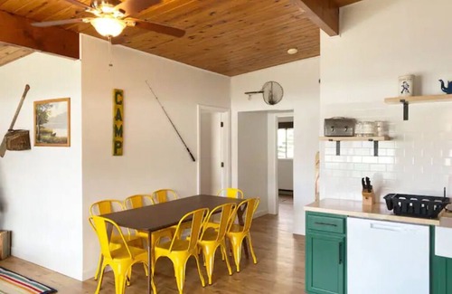 Camdenton Cabin | Renovated lakeside cabin with swimming pool & resort amenities!