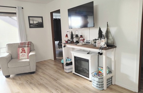 Kimberling City Condo | Renovated LakeViews NoStairsnIndoor/Outdoor PoolsnPickleball/Basketball/KidsPark