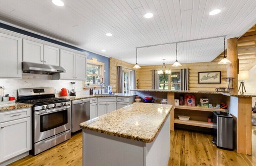 Country Club Estates House | Renovated Log Home At Lake Geneva |Game Room |Ping Pong |Shuffleboard |Movie Room |Swingset |FirePit