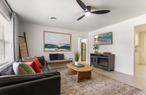 Southeast Pensacola House | Renovated Mod Duplex w/Sun Porch near Airport