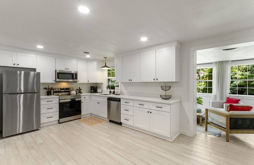Southeast Pensacola House | Renovated Mod Duplex w/Sun Porch near Airport