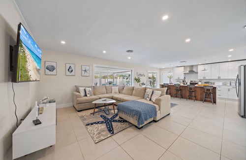 Long Meadow House | Renovated Modern Spacious Ranch with Pool near Siesta Key Beach and Downtown SRQ