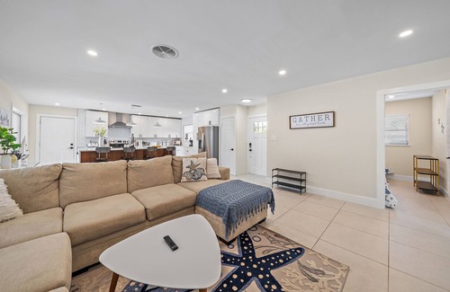 Long Meadow House | Renovated Modern Spacious Ranch with Pool near Siesta Key Beach and Downtown SRQ