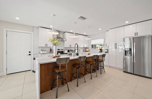 Long Meadow House | Renovated Modern Spacious Ranch with Pool near Siesta Key Beach and Downtown SRQ