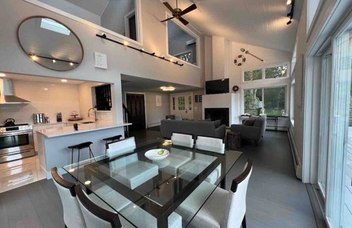 Mattituck House | Renovated North Fork Waterfront Home with Pool