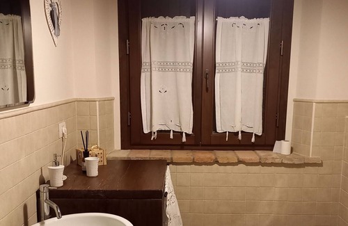 Lesignano de' Bagni Apartment | Renovated rural house in the hills near Parma