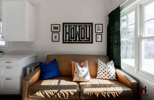 West Second Street Historic District House | Renovated Retro Casita, Firepit Lounge, Hammocks!