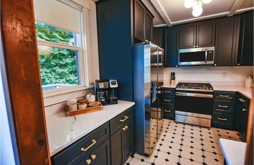Peoria Heights House | Renovated River View in the Heights!