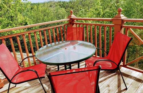 Mont-Tremblant Condo | RENOVATED- Ski in&out/Walk to village/Corner Unit/Heated pool/Sunny/Views/AC