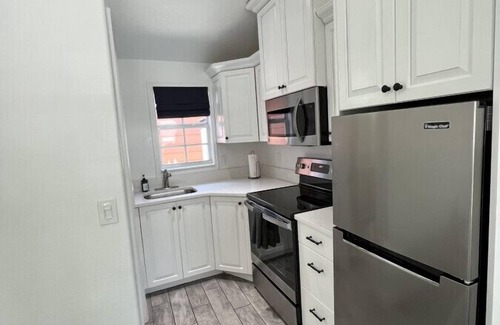 Sunset Beach House | Renovated studio w/king bed & full size kitchen #5