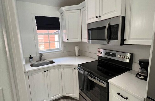 Sunset Beach House | Renovated studio w/king bed & full size kitchen #5