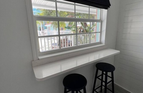 Sunset Beach House | Renovated studio w/king bed & full size kitchen #5