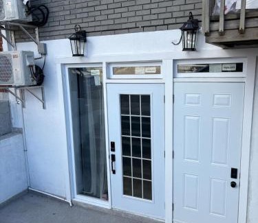 Cote-Des-Neiges—Notre-Dame-De-Grace Apartment | Renovated Studio w Parking Queen Bed and Sofa Bed