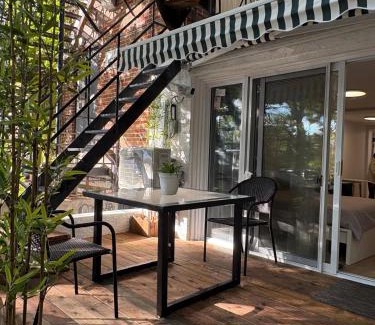 Cote-Des-Neiges—Notre-Dame-De-Grace Apartment | Renovated Studio w Parking Queen Bed and Sofa Bed