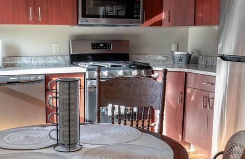 Kingston Apartment | Renovated Sunlit suite 1Bd in Midtown Arts District