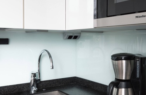 Ullanlinna Apartment | Renovated Top Floor Studio in Kallio
