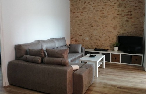 Tortosa House | Renovated town house, at the foot of the greenway, between the beach and the mountains.