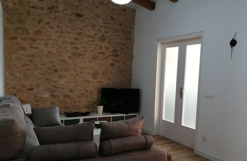 Tortosa House | Renovated town house, at the foot of the greenway, between the beach and the mountains.