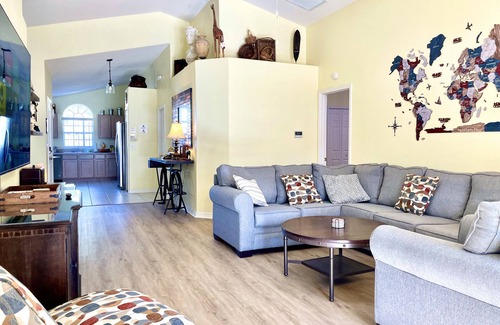 Windsor Palms House | RENOVATED!✦Unique & Roomy✦Private Fenced True South Salt Pool✦5 Miles to Disney