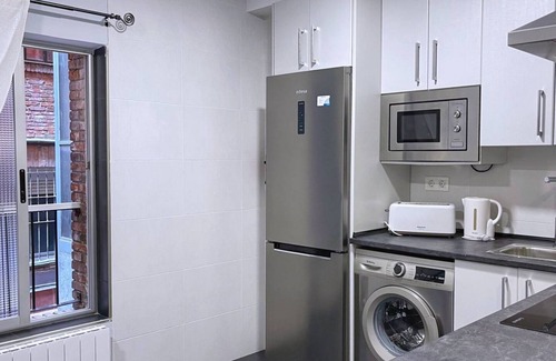 Zabala Apartment | Renovated urban flat with work desk and wifi