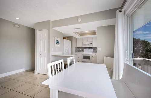 Bradenton Beach House | Renovated walk-up duplex with private pool & outdoor lounge - walk to beach