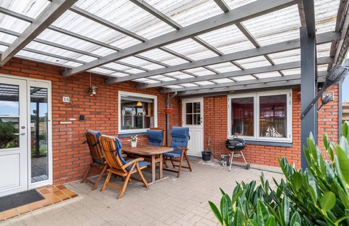 Lemvig Municipality House | Renoveret Byhus tæt på Vesterhavet, med Udestue, Terrasse og Have ud til Marken