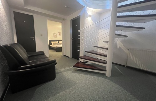 Bottrop House | Renovierte Doppelhaushälfte in Bester Lage mit Eigener Terrasse