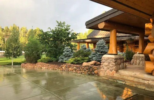 Heber House | Renowned Legacy Lodge located in National Forest