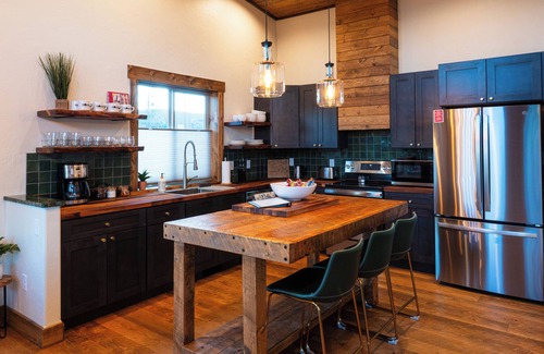 Cody Cabin | Rent 2 luxury cabins: sleep 16! Fire pits, outdoor dining, stunning skies on the edge of Cody.