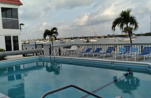 Marathon Condo | Rent a place in Paradise.