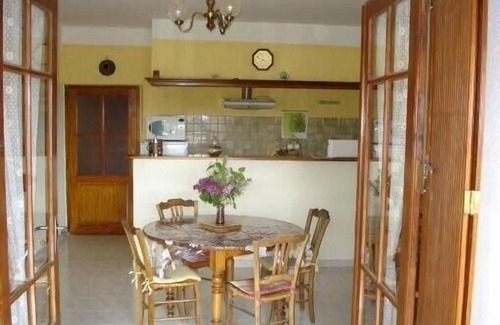 Ribaute-les-Tavernes Apartment | Rental apartment in provencal farmhouse, in the countryside (laurels)